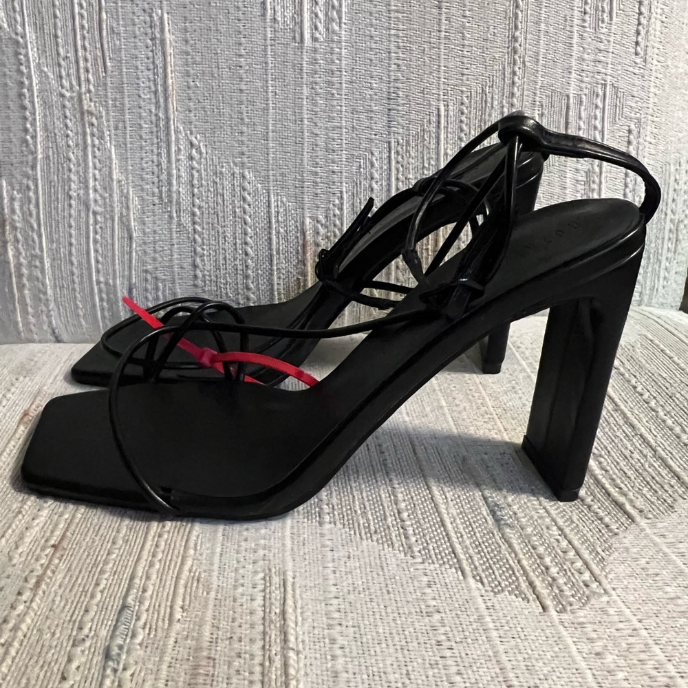 NWT Black Strappy Heel